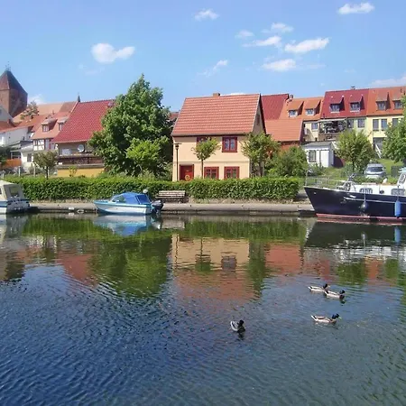 Reihenhaus In Plau Am Mit Terrasse Und Balkon Feriehus Plau am See
